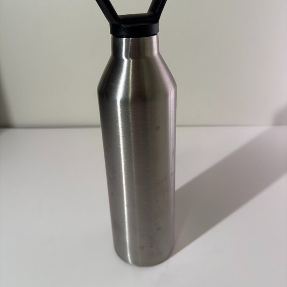 23oz Vacuum Insulated Bottle - Picture 2 of 3